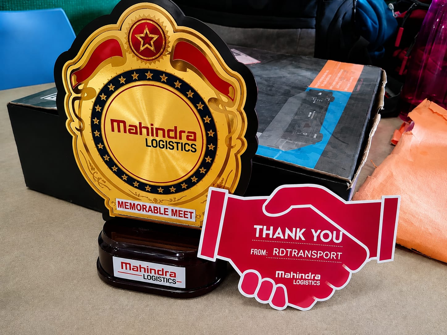 Memorable Meet award presented to RD Transport by Mahindra Logistics